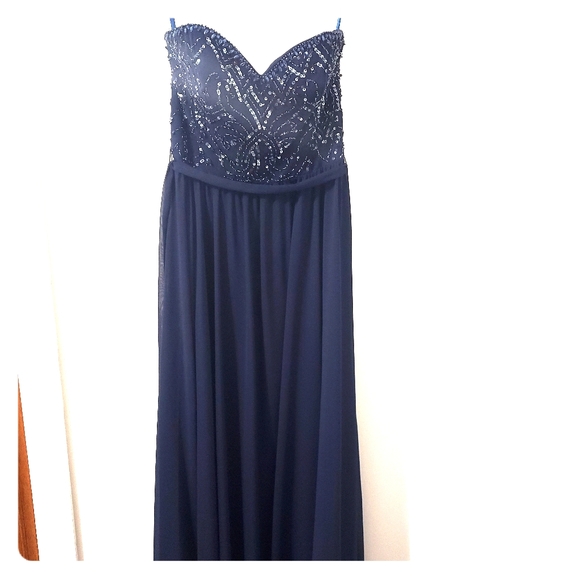 Elegant ball gown dress - Picture 1 of 4